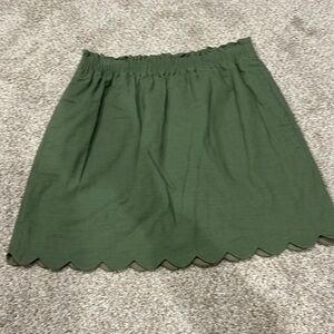 Women’s size 6 JC crew green scalloped skirt